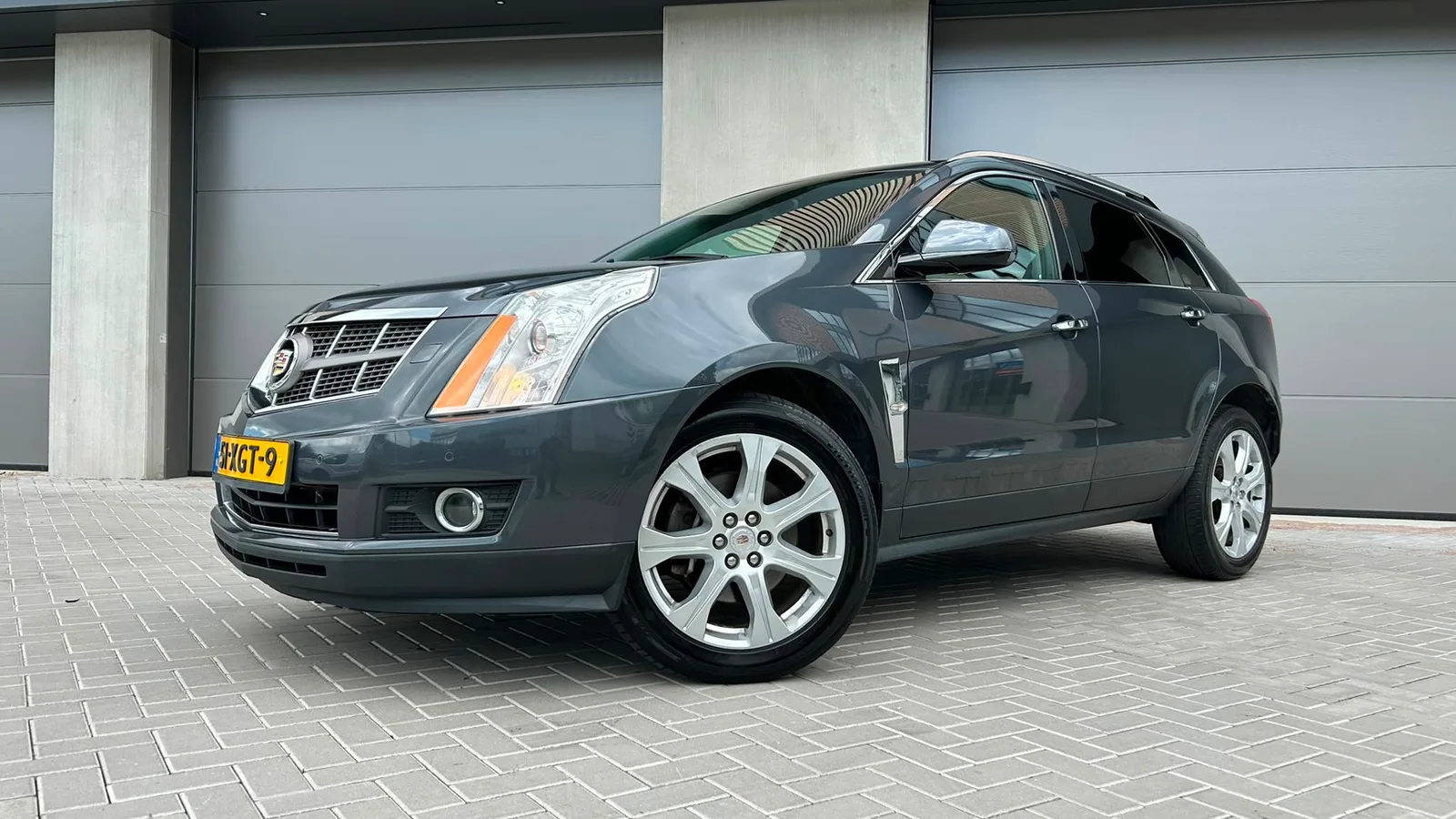 Cadillac SRX (2010) — foto 1