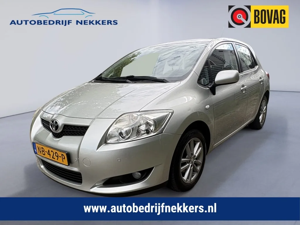 Toyota Auris (2009) — foto 1