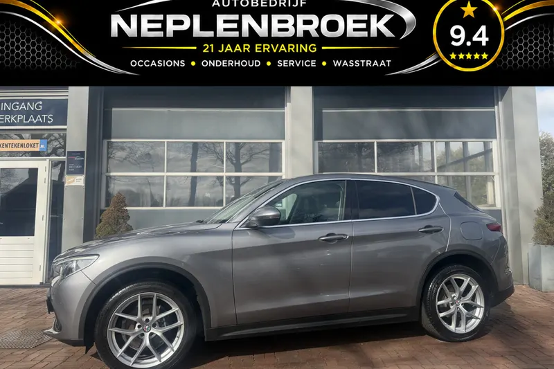 Alfa Romeo Stelvio (2017)