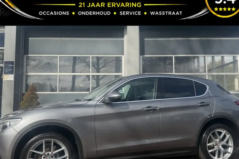 Alfa Romeo Stelvio (2017)