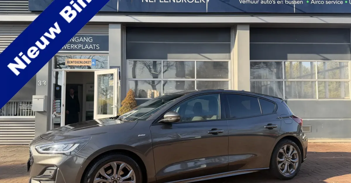Ford Focus (2022) — foto 1