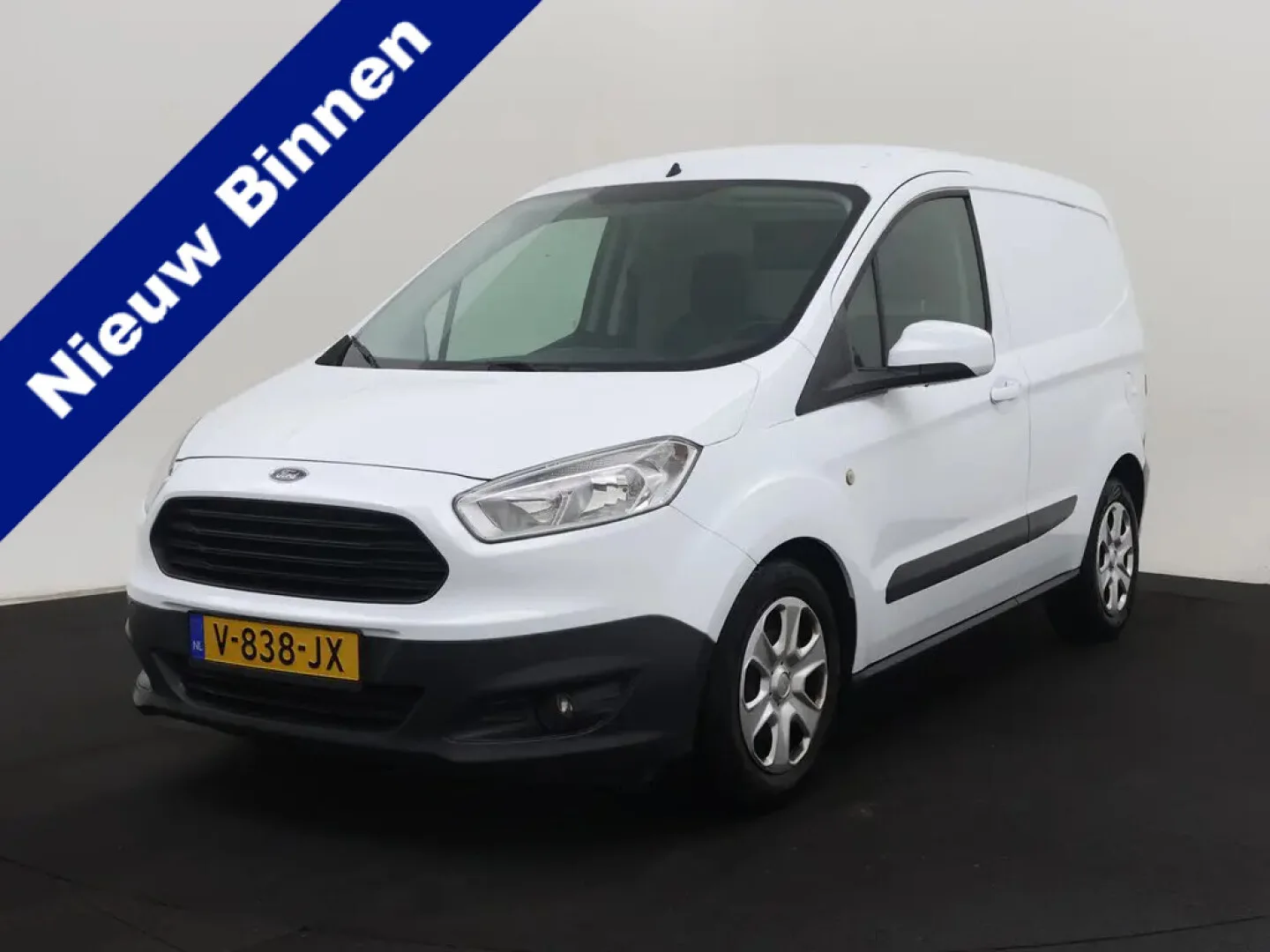 Ford Transit Courier (2017) — foto 1