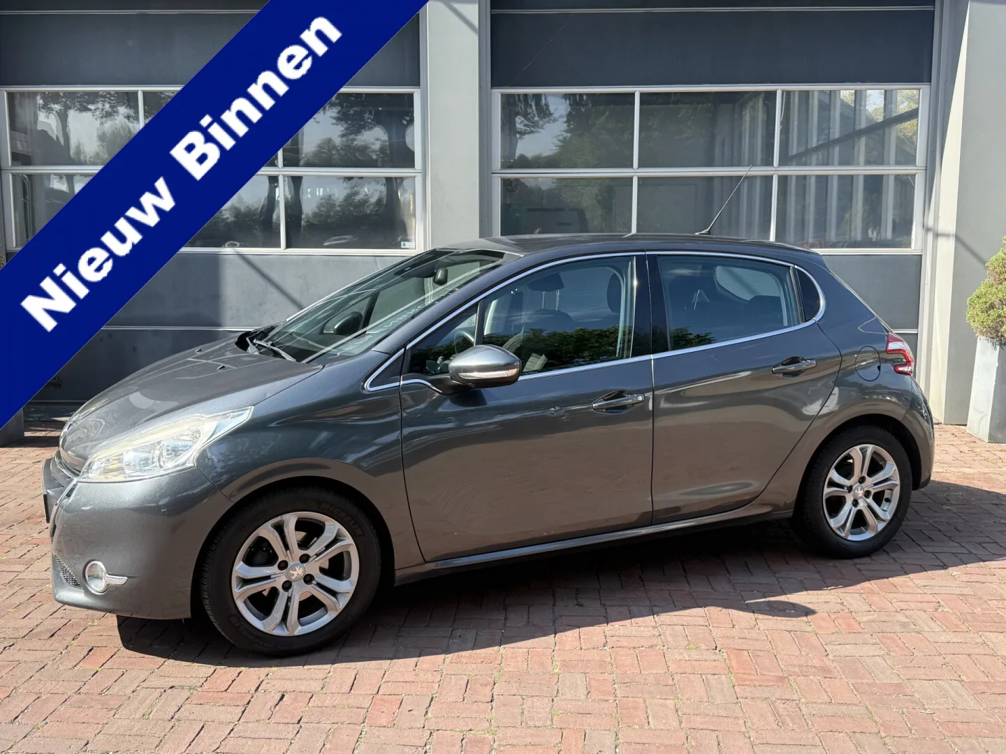 Peugeot 208 (2014) — foto 1