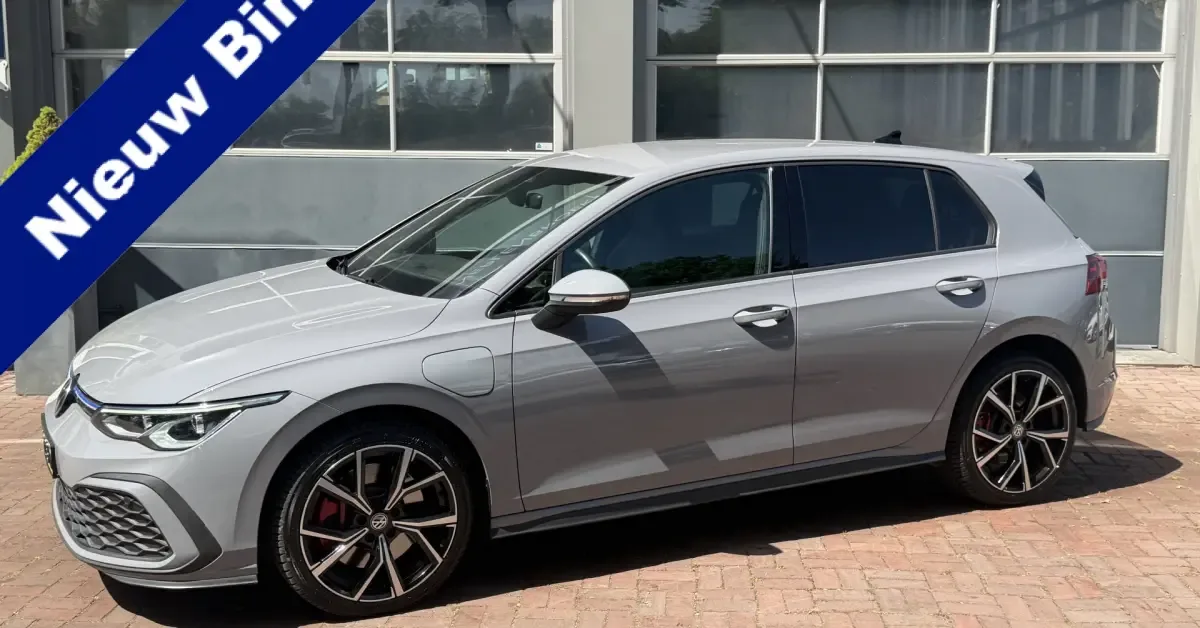 Volkswagen Golf (2022) — foto 1