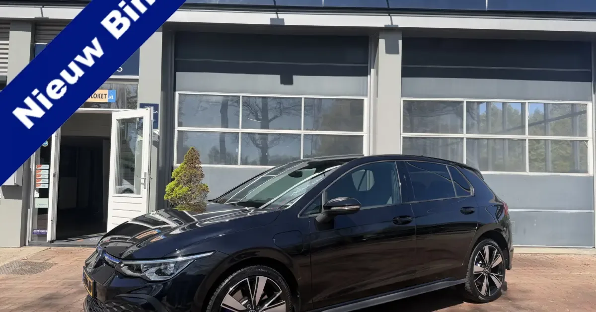 Volkswagen Golf (2023) — foto 1
