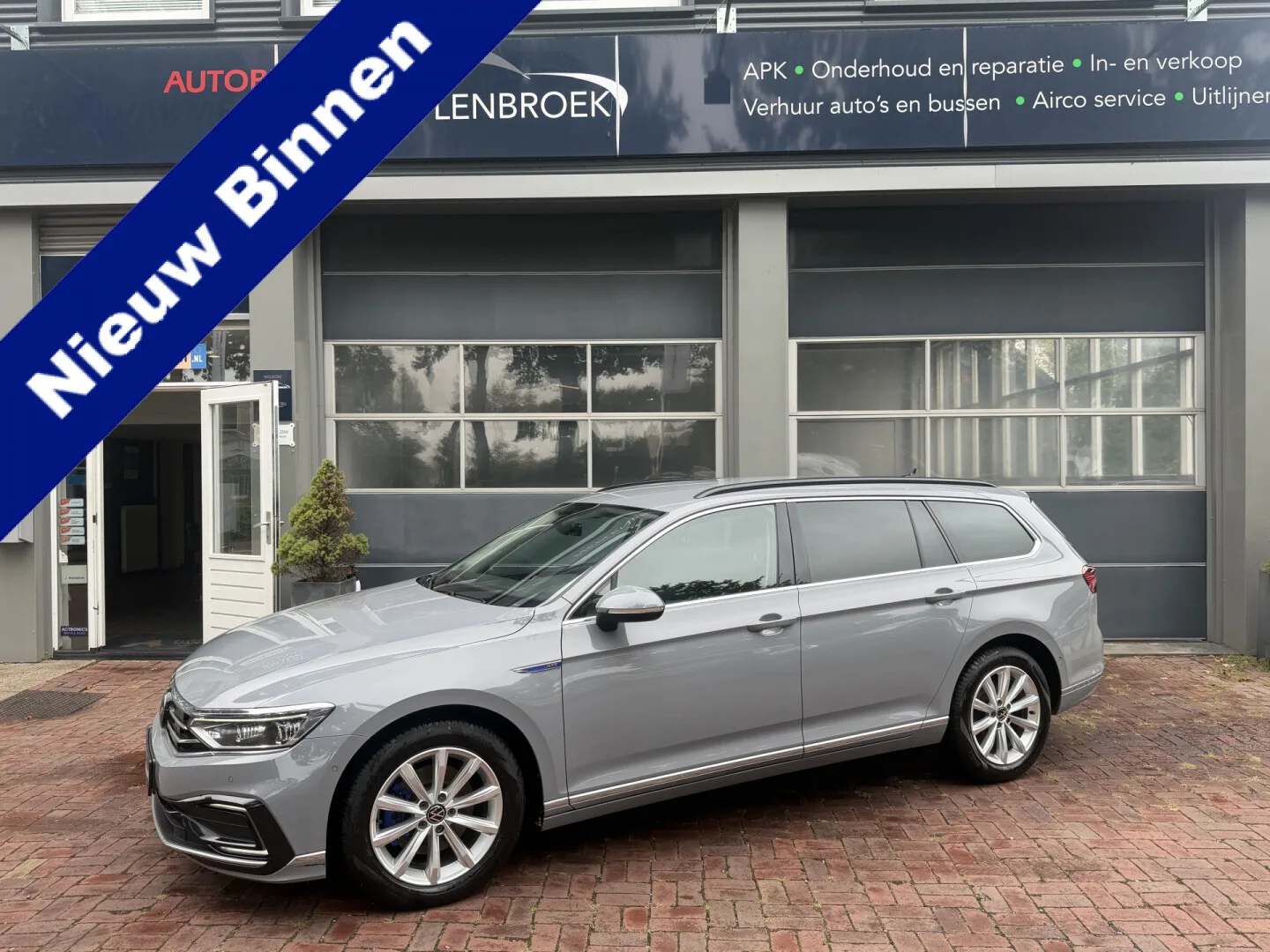 Volkswagen Passat (2022) — foto 1