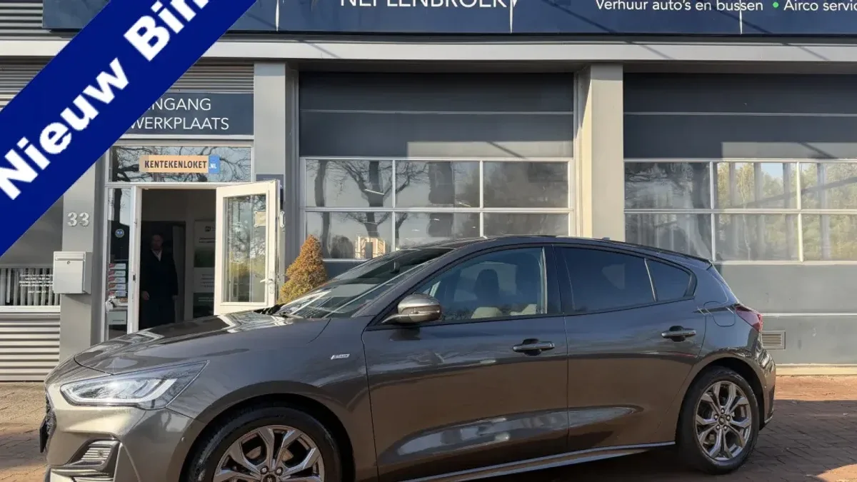 Ford Focus (2022) — foto 1