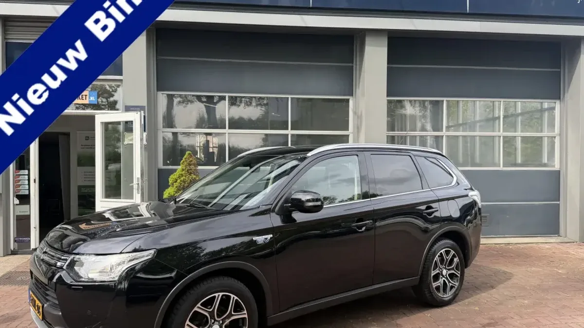 Mitsubishi Outlander (2015) — foto 1