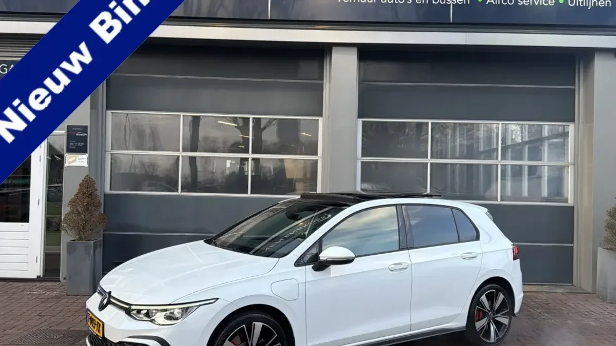 Volkswagen Golf (2021) — foto 1