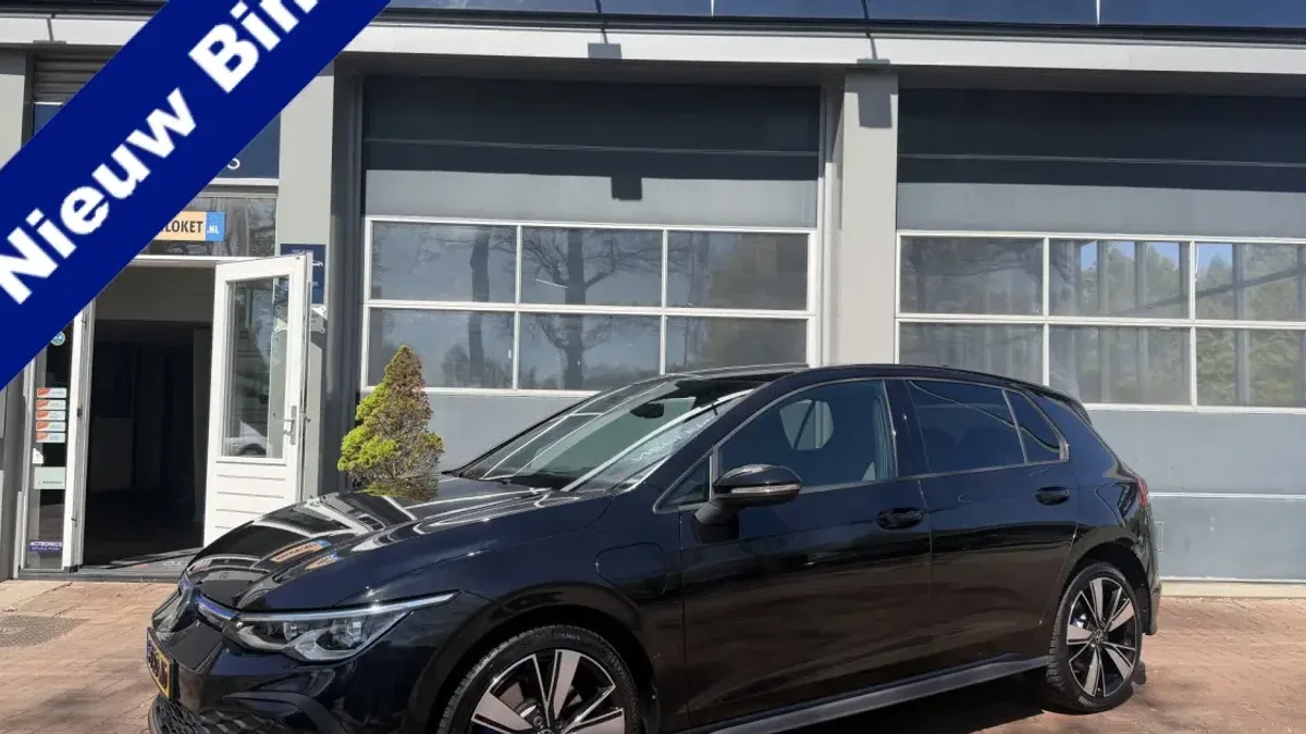 Volkswagen Golf (2023) — foto 1