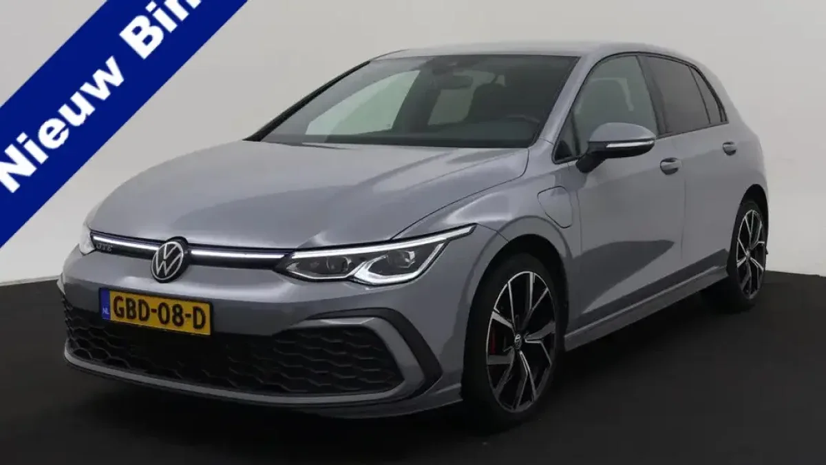 Volkswagen Golf (2022) — foto 1