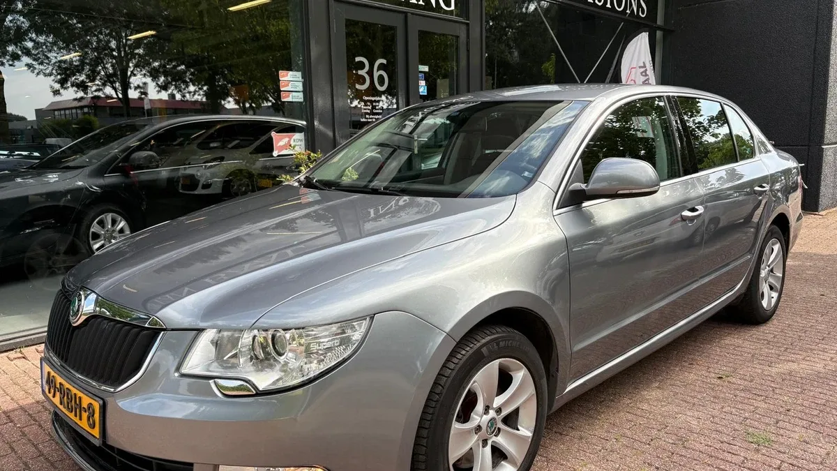 Škoda Superb (2011) — foto 1