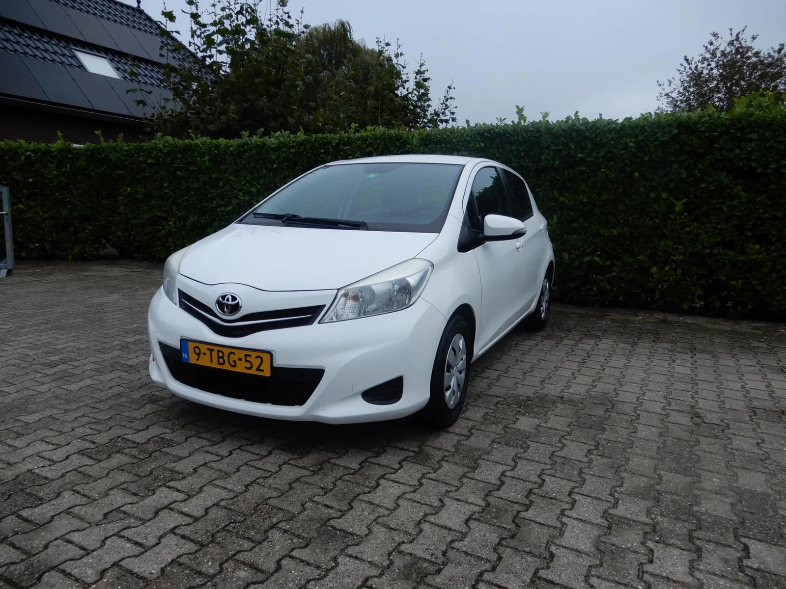 Toyota Yaris (2014) — foto 1