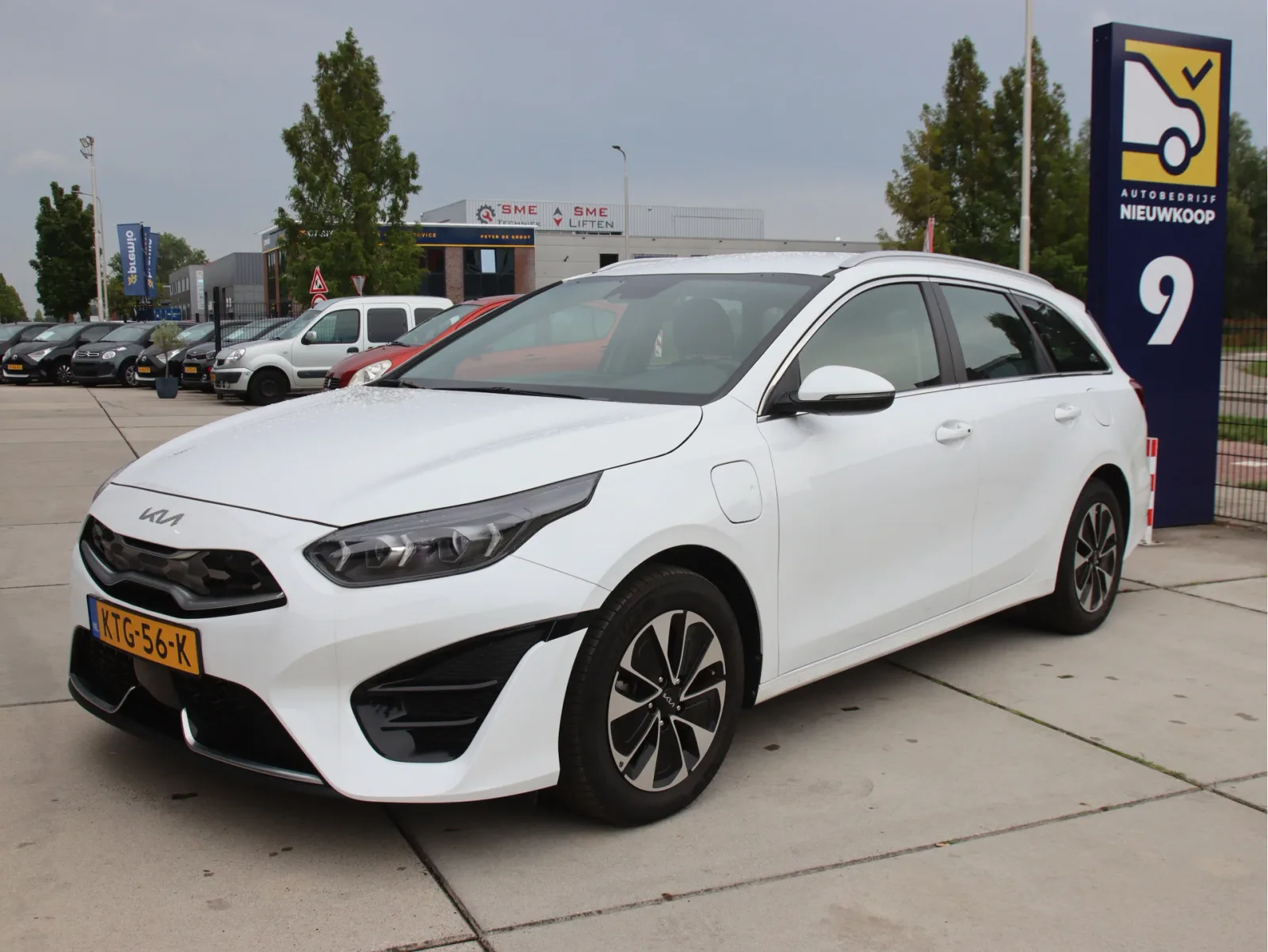 Kia Ceed Sportswagon (2023) — foto 1