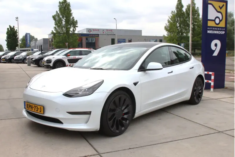 Tesla Model 3 (2021)