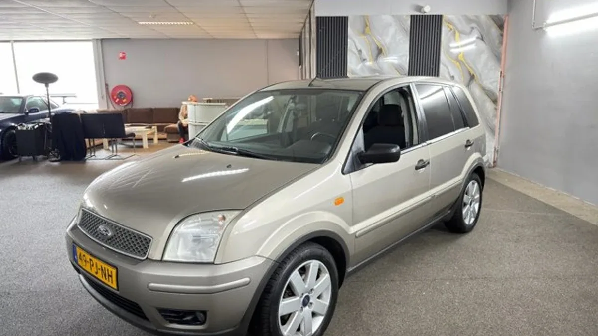 Ford Fusion (2004) — foto 1