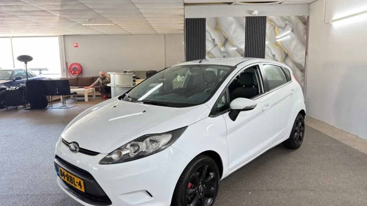 Ford Fiesta (2011) — foto 1