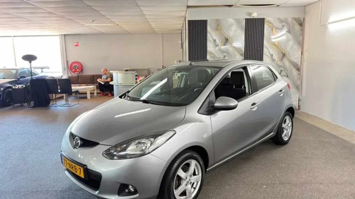 Mazda 2 (2010) — foto 1