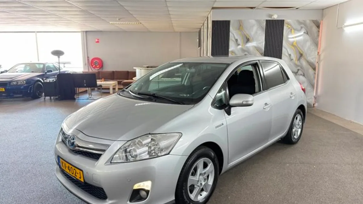 Toyota Auris (2011) — foto 1