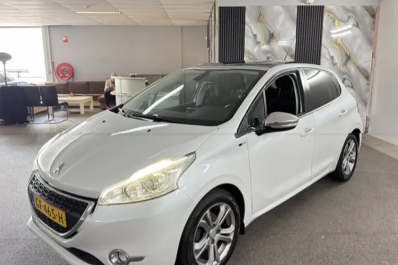 Peugeot 208 (2015)