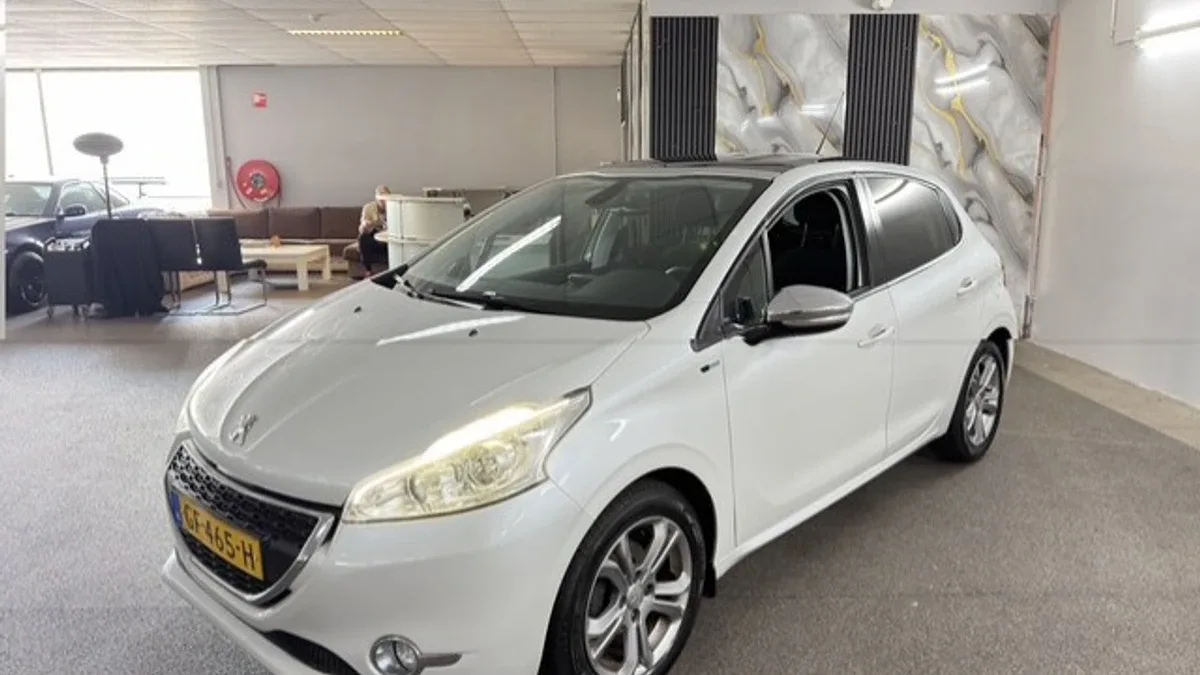 Peugeot 208 (2015) — foto 1