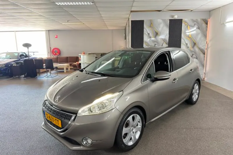 Peugeot 208 (2012)