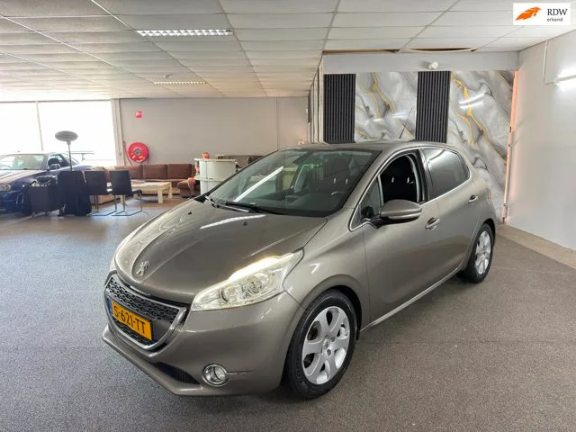 Peugeot 208 (2012) — foto 1
