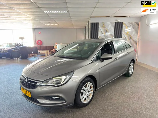 Opel Astra Sports Tourer (2016) — foto 1