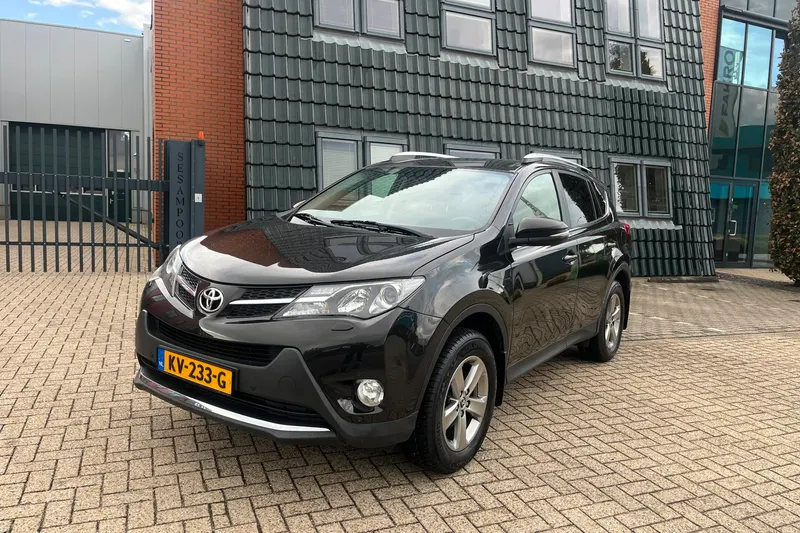 Toyota RAV4 (2015)