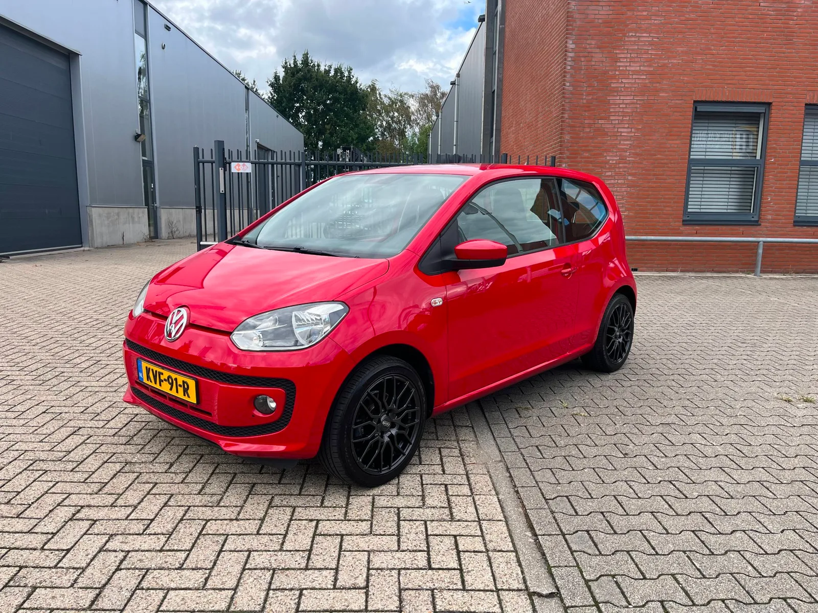 Volkswagen Up! (2012) — foto 1