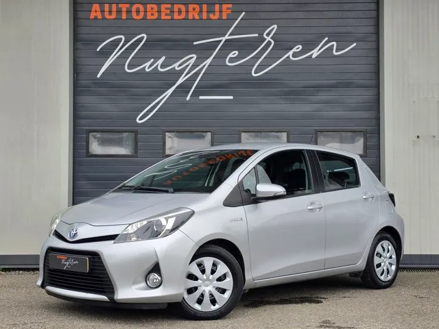 Toyota Yaris (2013) — foto 1