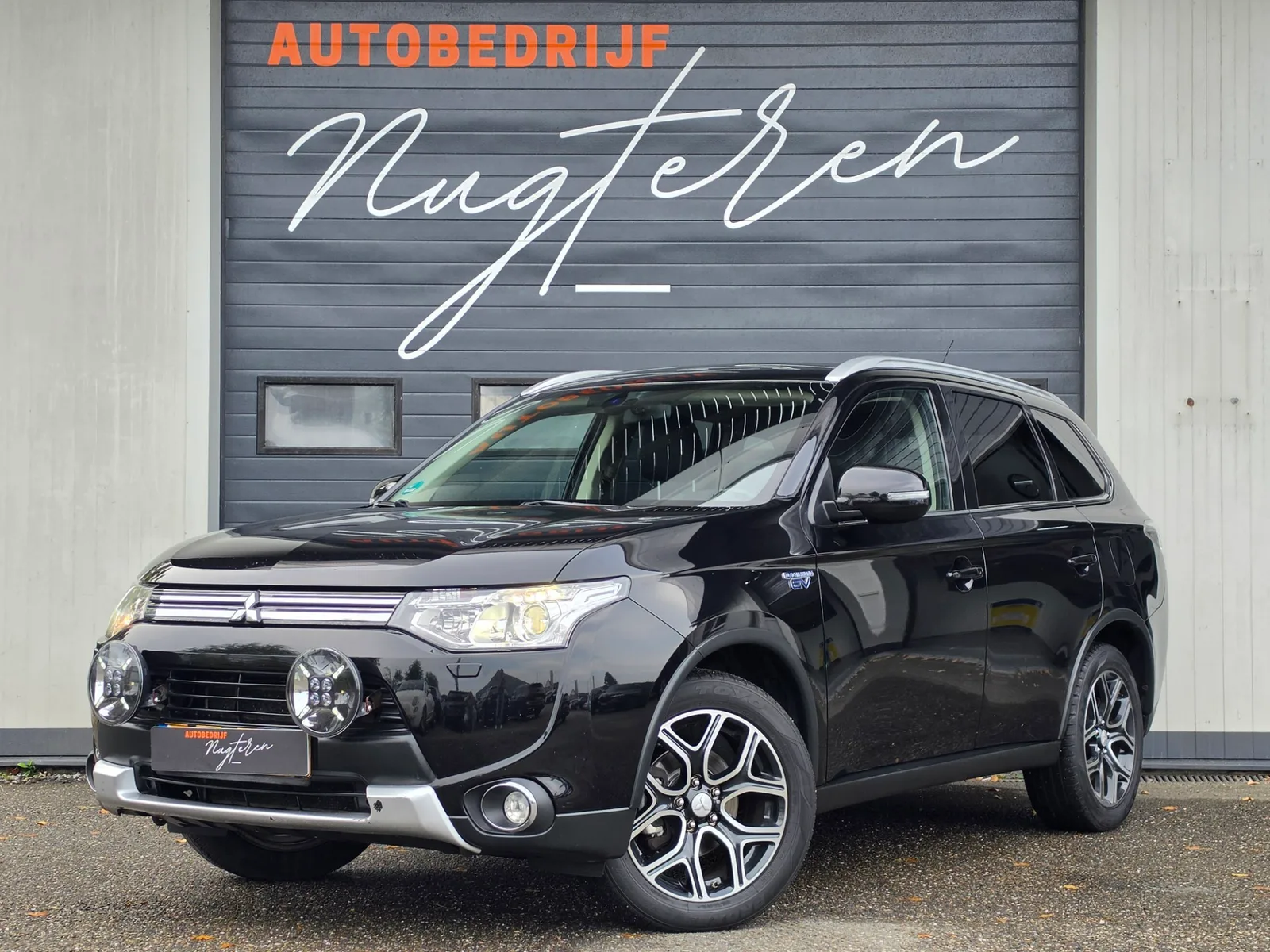 Mitsubishi Outlander (2014) — foto 1
