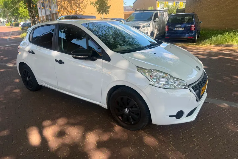Peugeot 208 (2014)