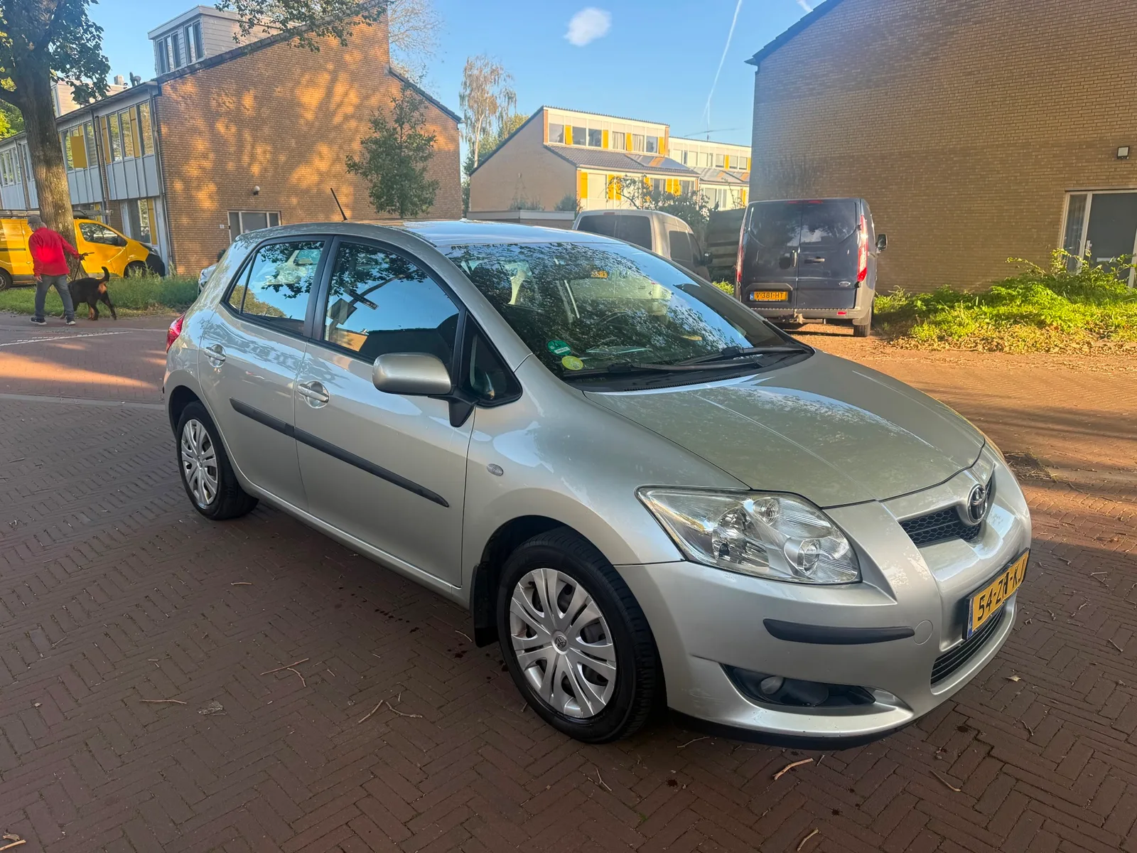 Toyota Auris (2008) — foto 1