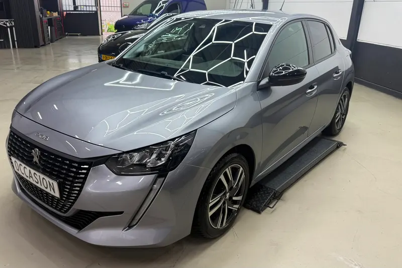 Peugeot 208 (2023)