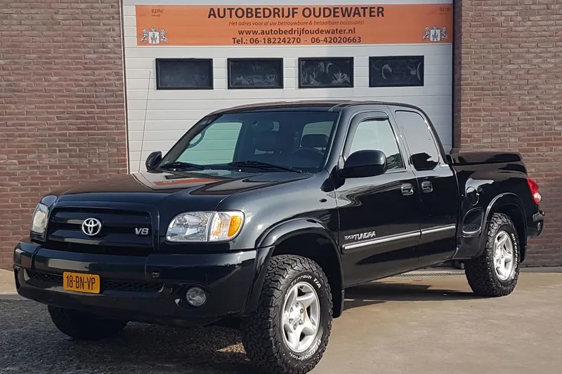 Toyota TUNDRA (2004)