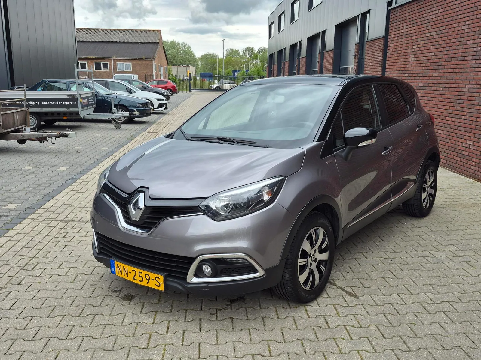 Renault Captur (2017) — foto 1