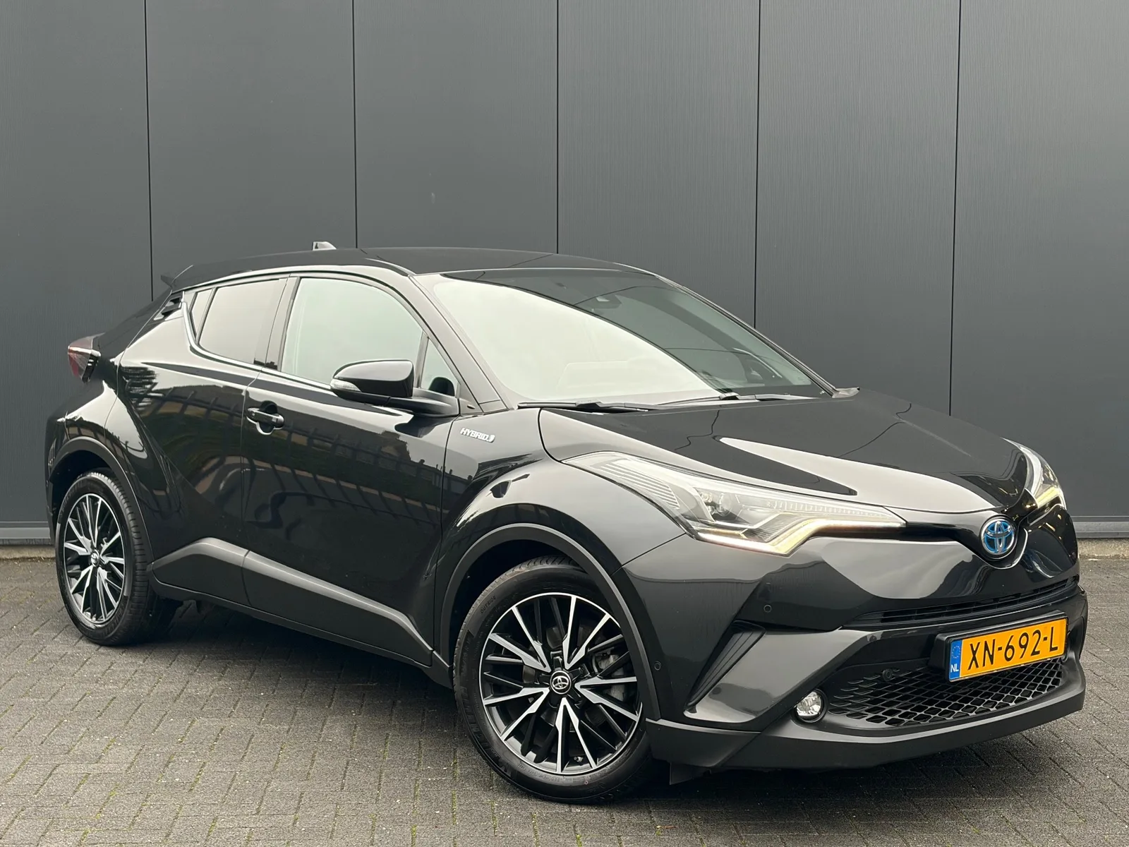 Toyota C-HR (2019) — foto 1