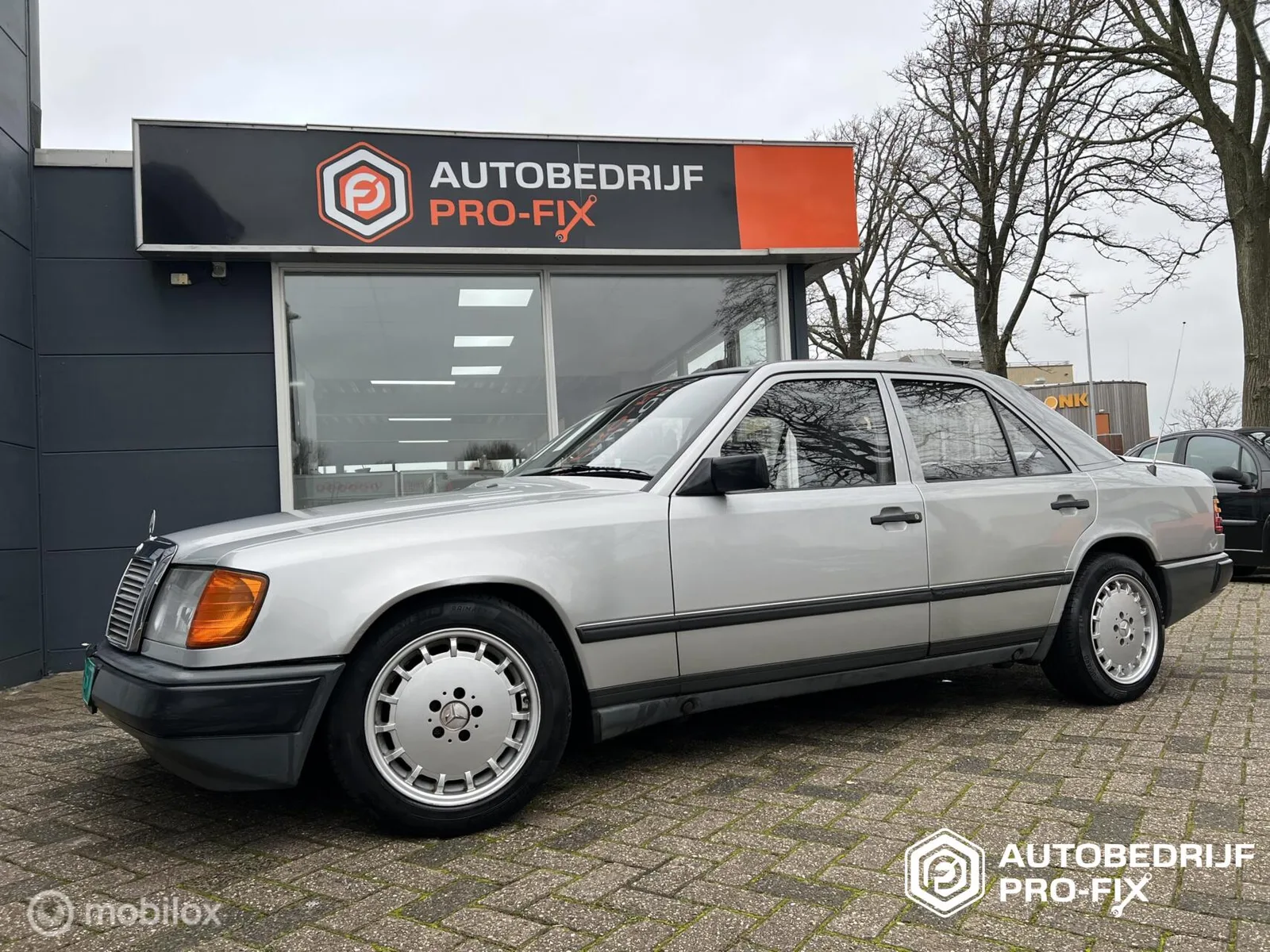 Mercedes-Benz 200-Serie (1989) — foto 1