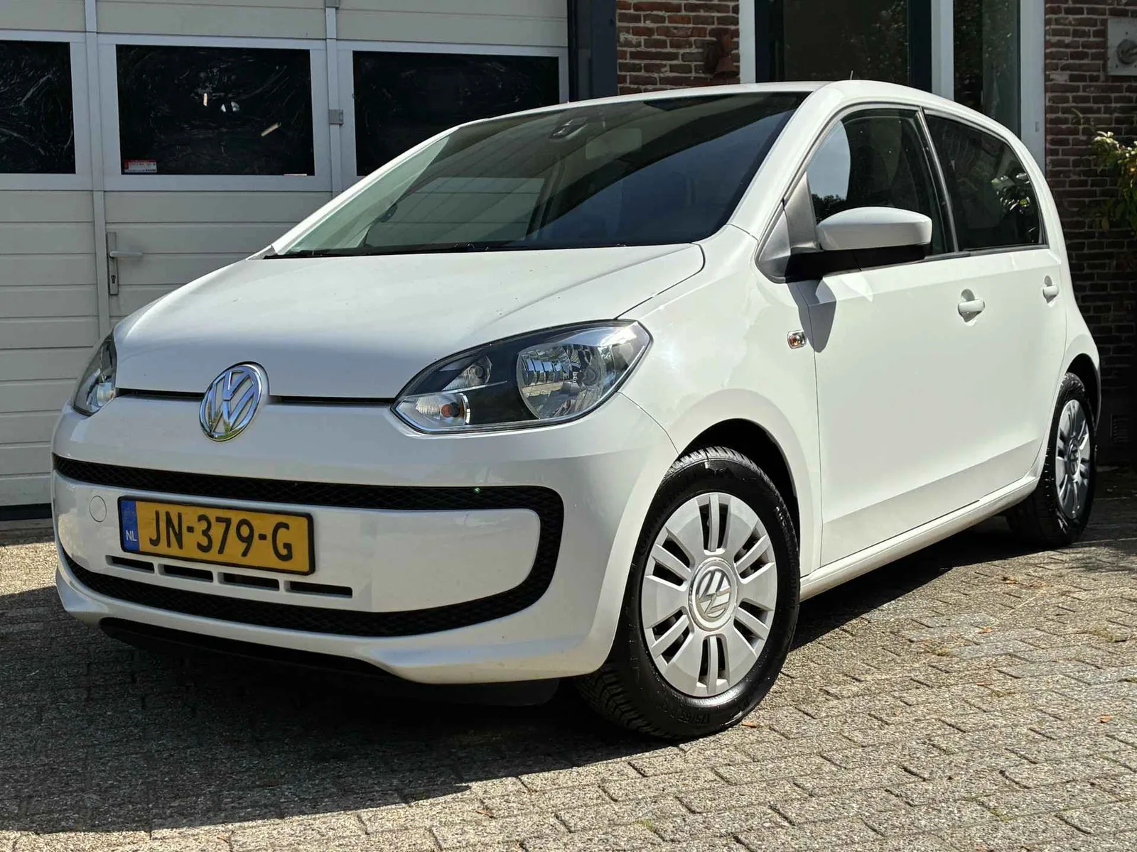 Volkswagen Up! (2016) — foto 1