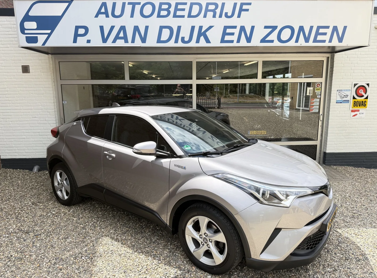Toyota C-HR (2019) — foto 1