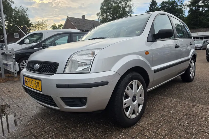 Ford Fusion (2003)