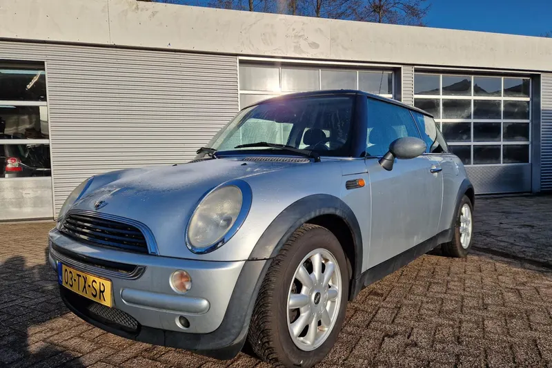 MINI One (2003)