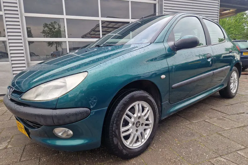 Peugeot 206 (2000)