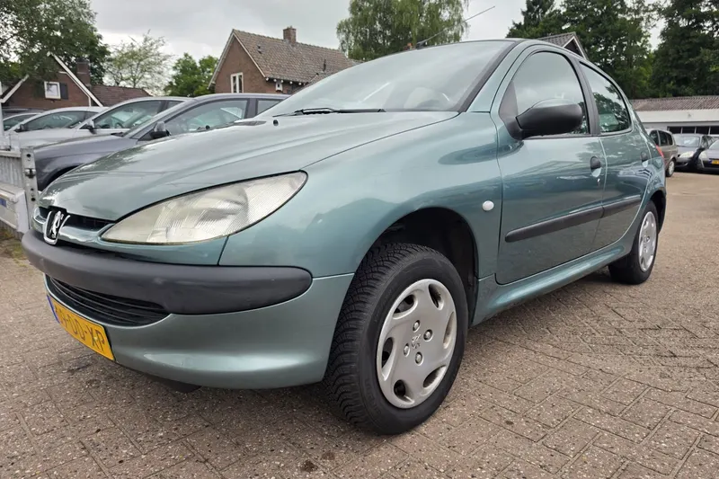 Peugeot 206 (1999)