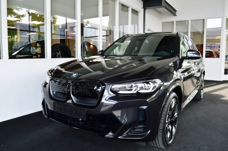 BMW iX3 (2024)