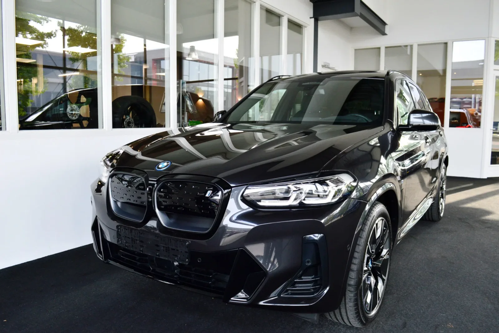 BMW iX3 (2024) — foto 1