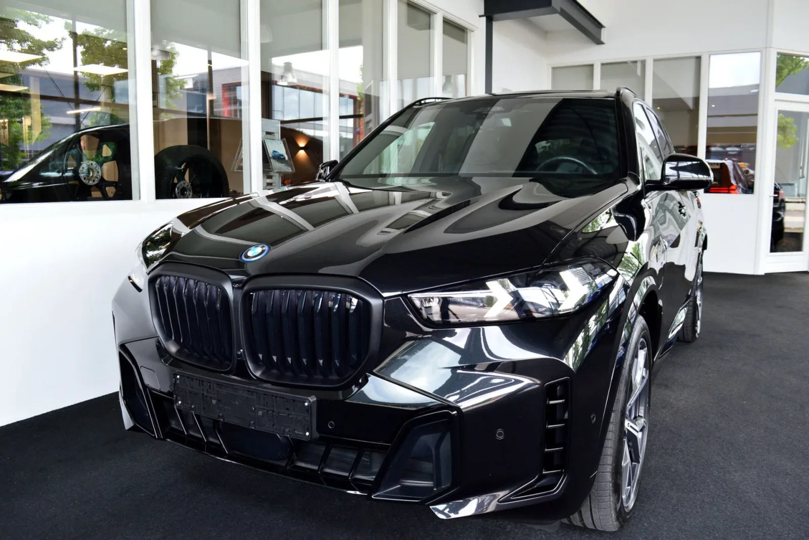 BMW Xdrive50e (2025) — foto 1