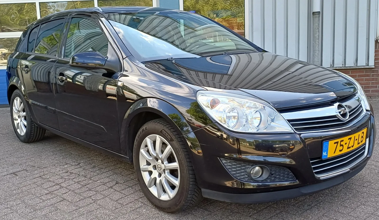 Opel Astra (2008) — foto 1