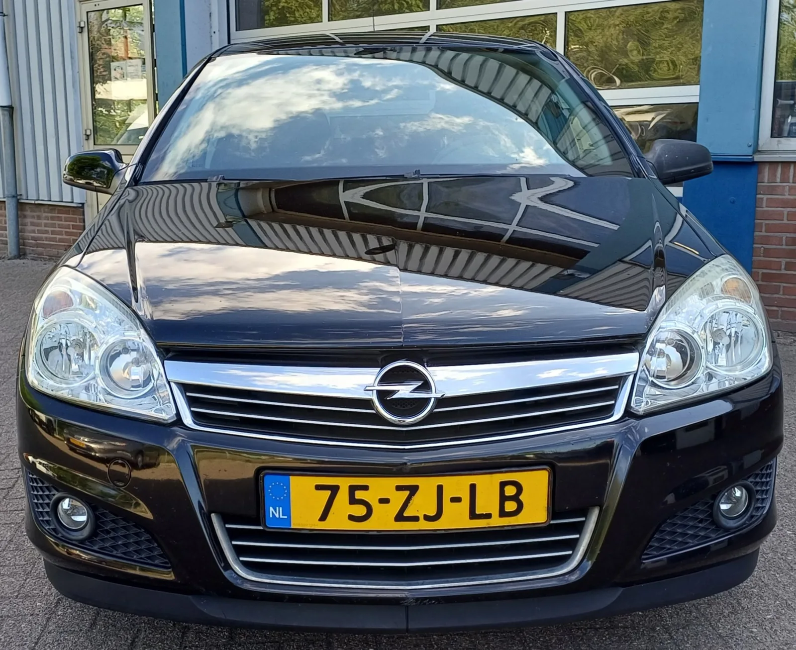 Opel Astra (2008) — foto 1